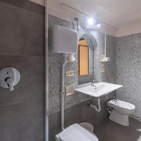 Appartement Quiet ,cosy , Super Central, 2 Bedrooms *