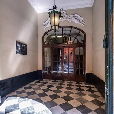 Quiet ,cosy , Super Central, 2 Bedrooms