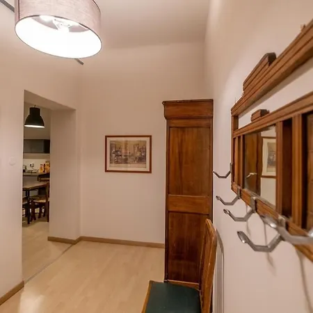 Quiet ,cosy , Super Central, 2 Bedrooms Apartment Genua