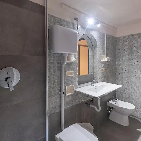Appartamento Quiet ,cosy , Super Central, 2 Bedrooms Genova