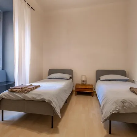 Quiet ,cosy , Super Central, 2 Bedrooms Apartamento