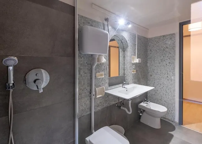 Appartement Quiet ,cosy , Super Central, 2 Bedrooms Gênes