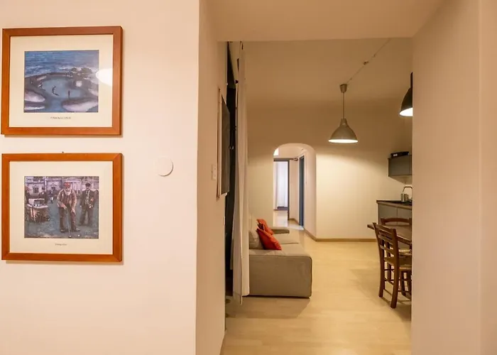 Quiet ,cosy , Super Central, 2 Bedrooms Genova